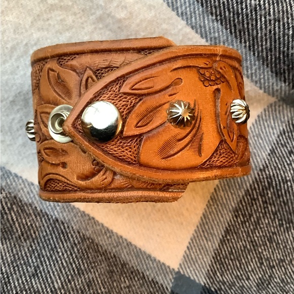 Leather cuff , adjustable - Picture 7 of 10